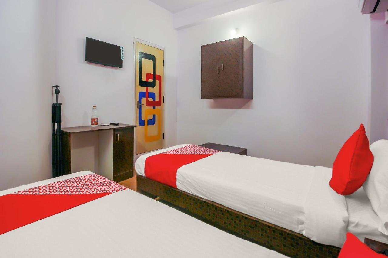 Vaccinated Staff - OYO 17168 Hz Lodge Hyderabad Exterior foto