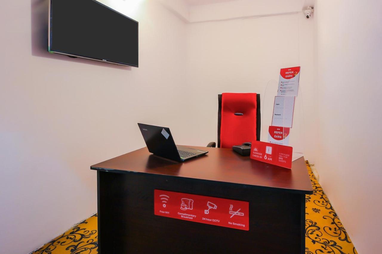 Vaccinated Staff - OYO 17168 Hz Lodge Hyderabad Exterior foto
